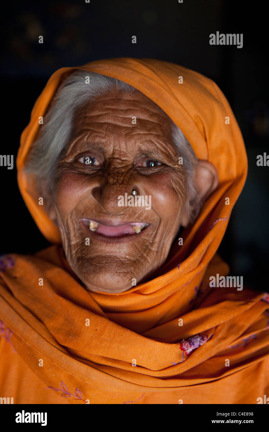 Donna cristiana a Pasqua in Pakistan Foto Stock