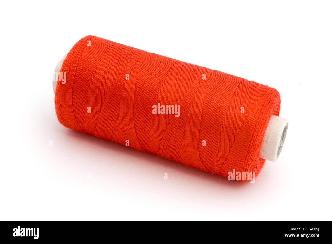 Unico di cotone rosso isolato aspo su bianco Foto Stock