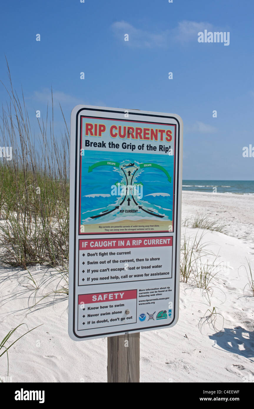 Spiagge del Golfo lungo la Florida Panhandle a San Giuseppe penisola parco dello stato. Segno di avvertimento di correnti di rip e come evitarli. Foto Stock