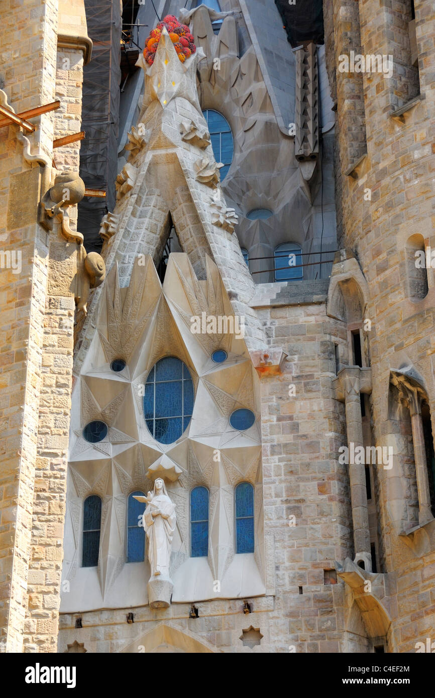 Dettaglio sulla facciata nord della Sagrada Familia (Chiesa della Sacra Famiglia), Barcellona, Spagna. Foto Stock