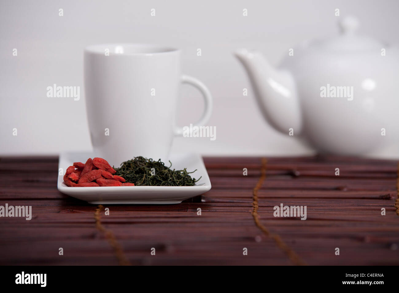 Semplice presentazione di goji freschi tè antiossidante Foto Stock