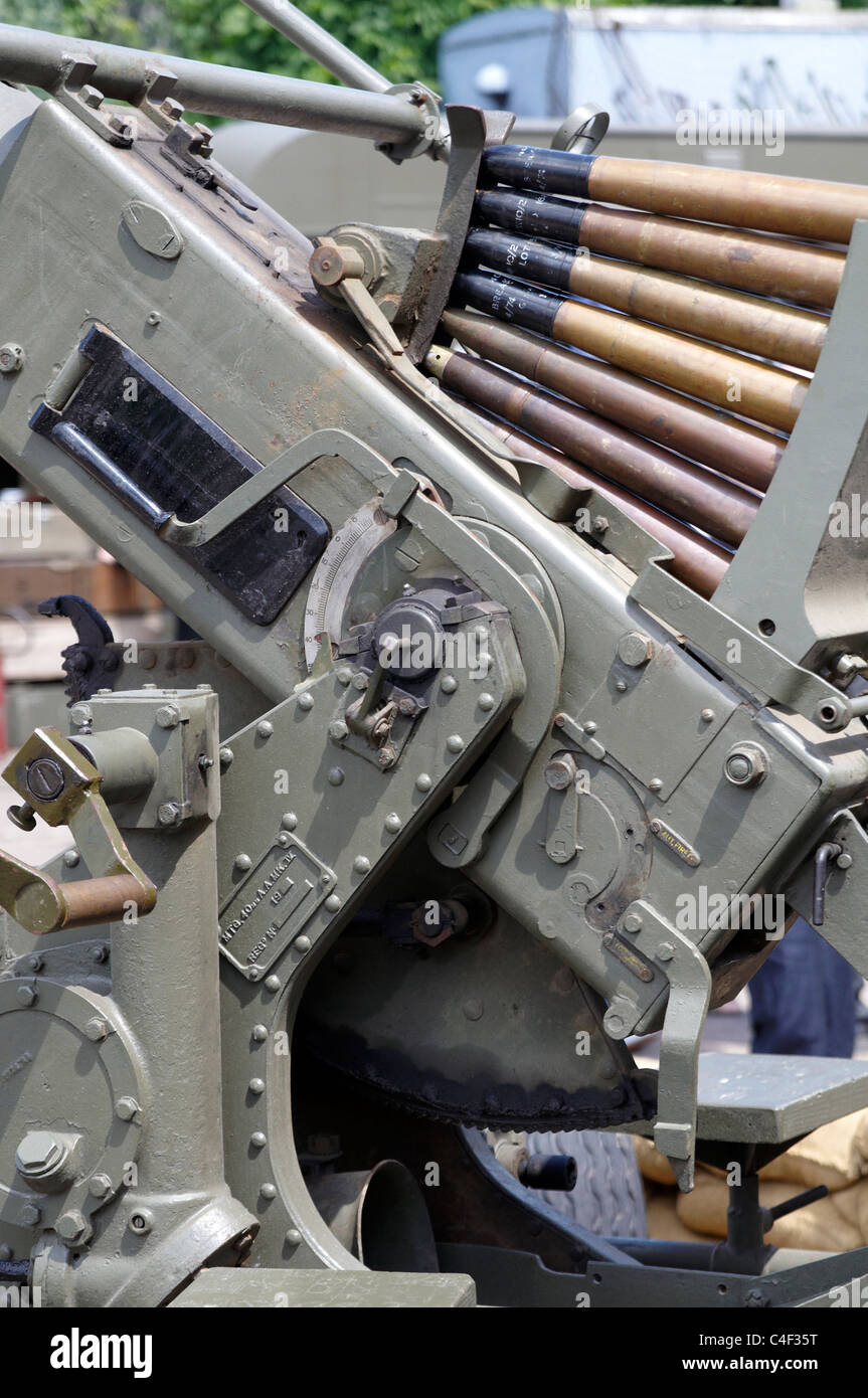 Seconda guerra mondiale anti-aerei pistola o ack-ack pistola sul visualizzatore in corrispondenza di un WW2 rievocazione. Foto Stock