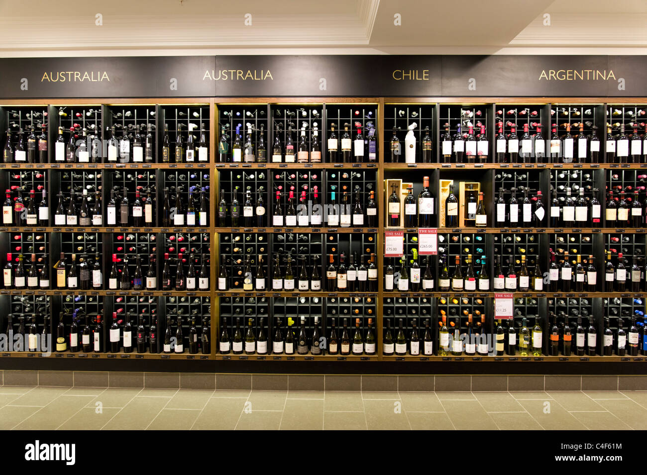 Nuovo mondo dei vini in Harrods, London, Regno Unito Foto Stock