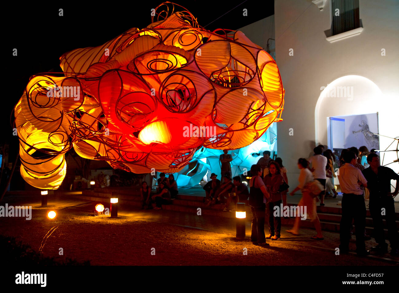 Scultura d'arte in esposizione presso il centro culturale dell'Università Ricardo Palma nel quartiere di Miraflores, Lima, Perù. Foto Stock