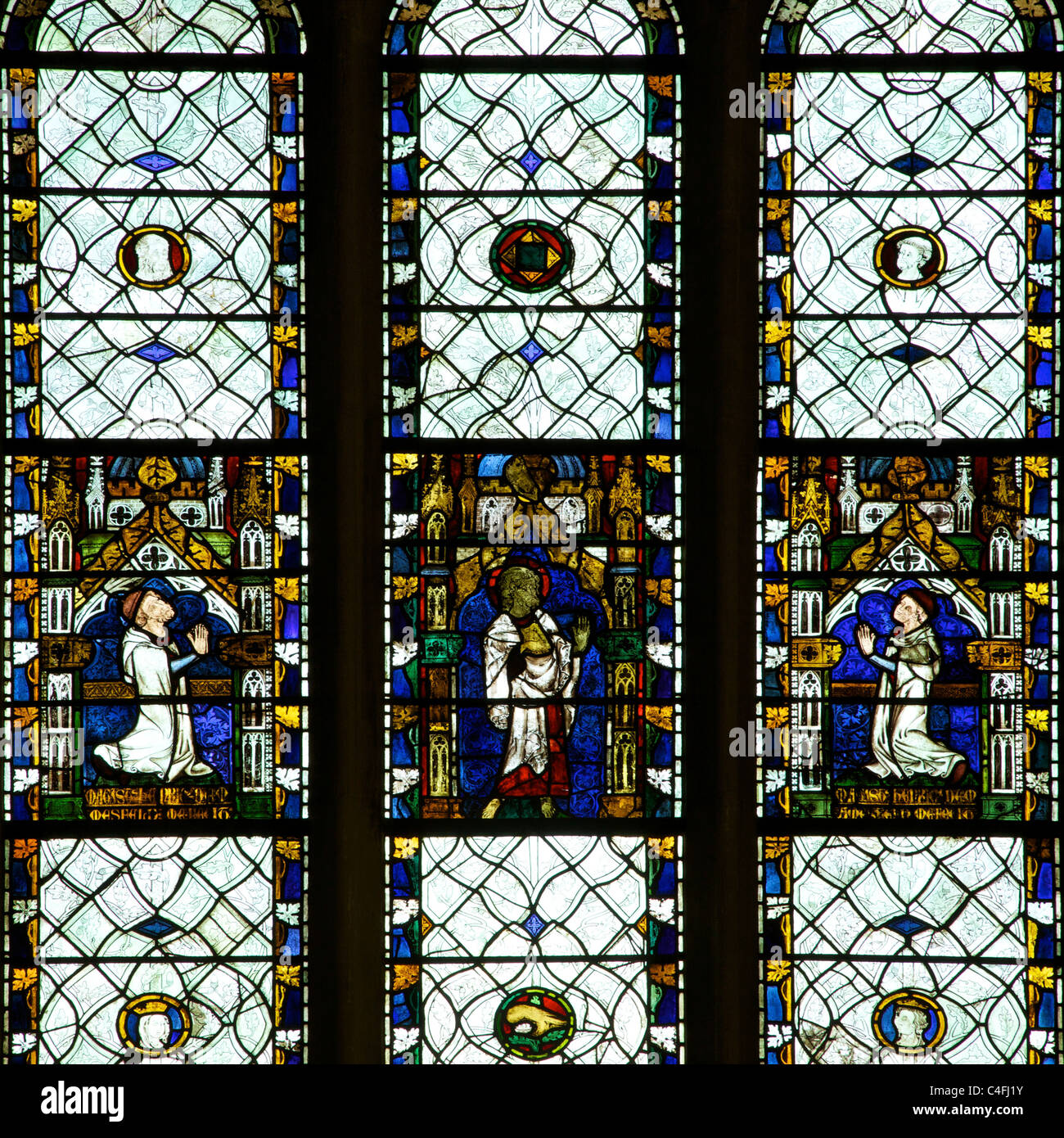 Il XIII e il XIV secolo le finestre di vetro macchiate, Saint con inginocchiato patroni, Merton College Chapel, Università di Oxford, Oxford, Regno Unito Foto Stock
