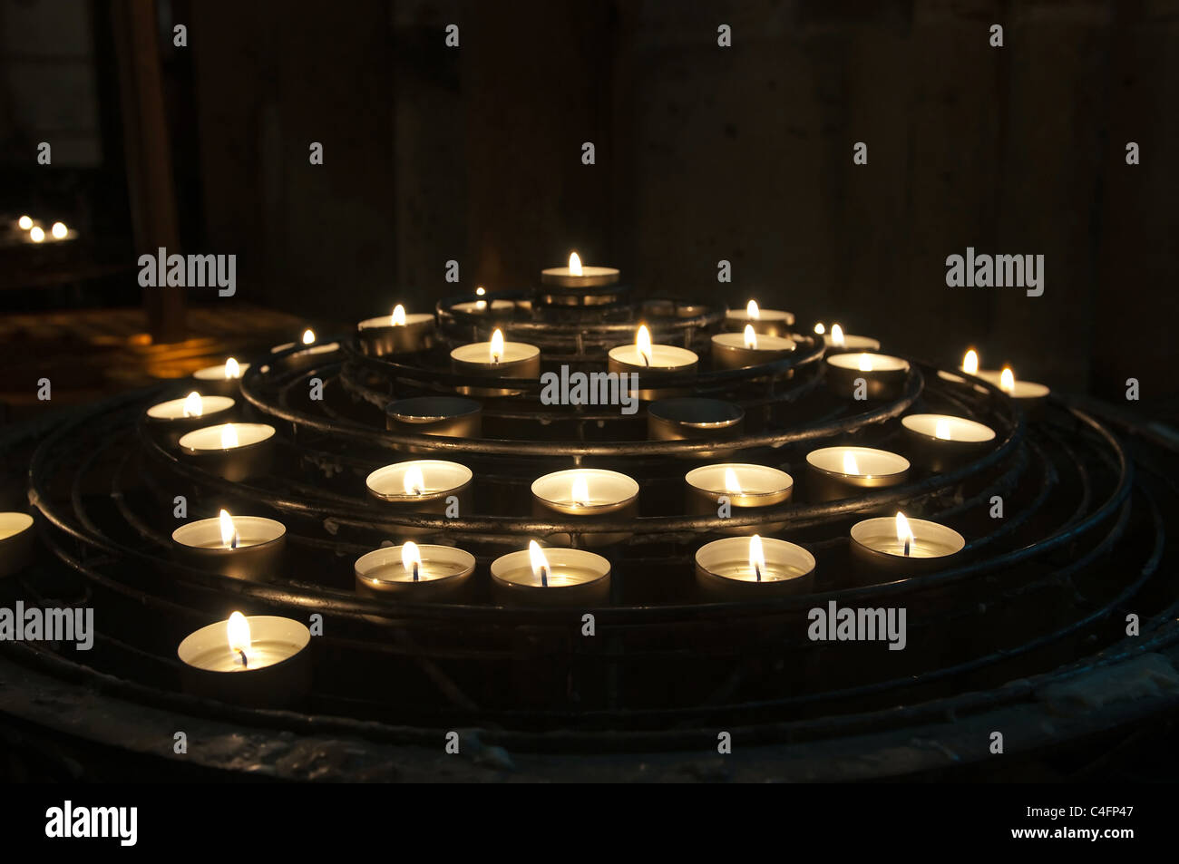 Candele in Notre Dame de Paris Foto Stock