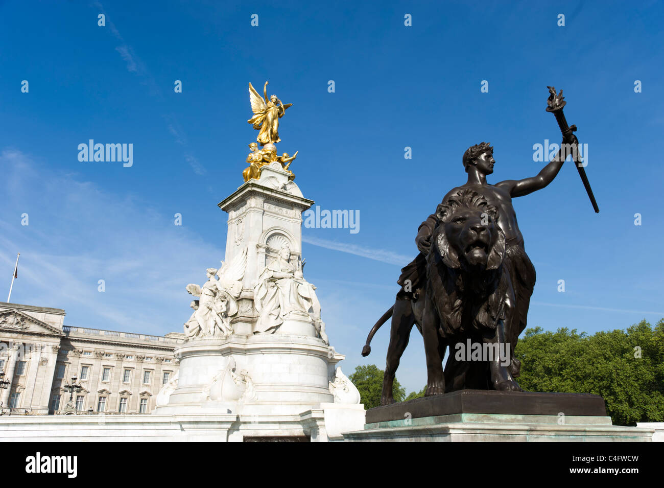 Il memoriale della Victoria di fronte a Buckingham Palace, London, Regno Unito Foto Stock