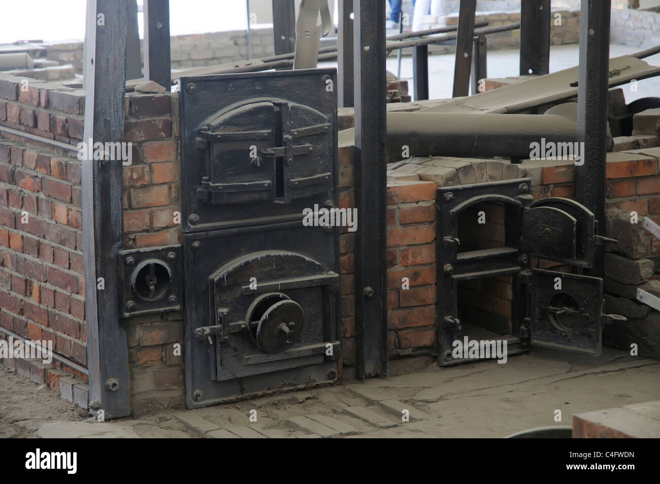 Resti di forni crematori al campo di concentramento di Sachsenhausen vicino a Berlino, Germania Foto Stock