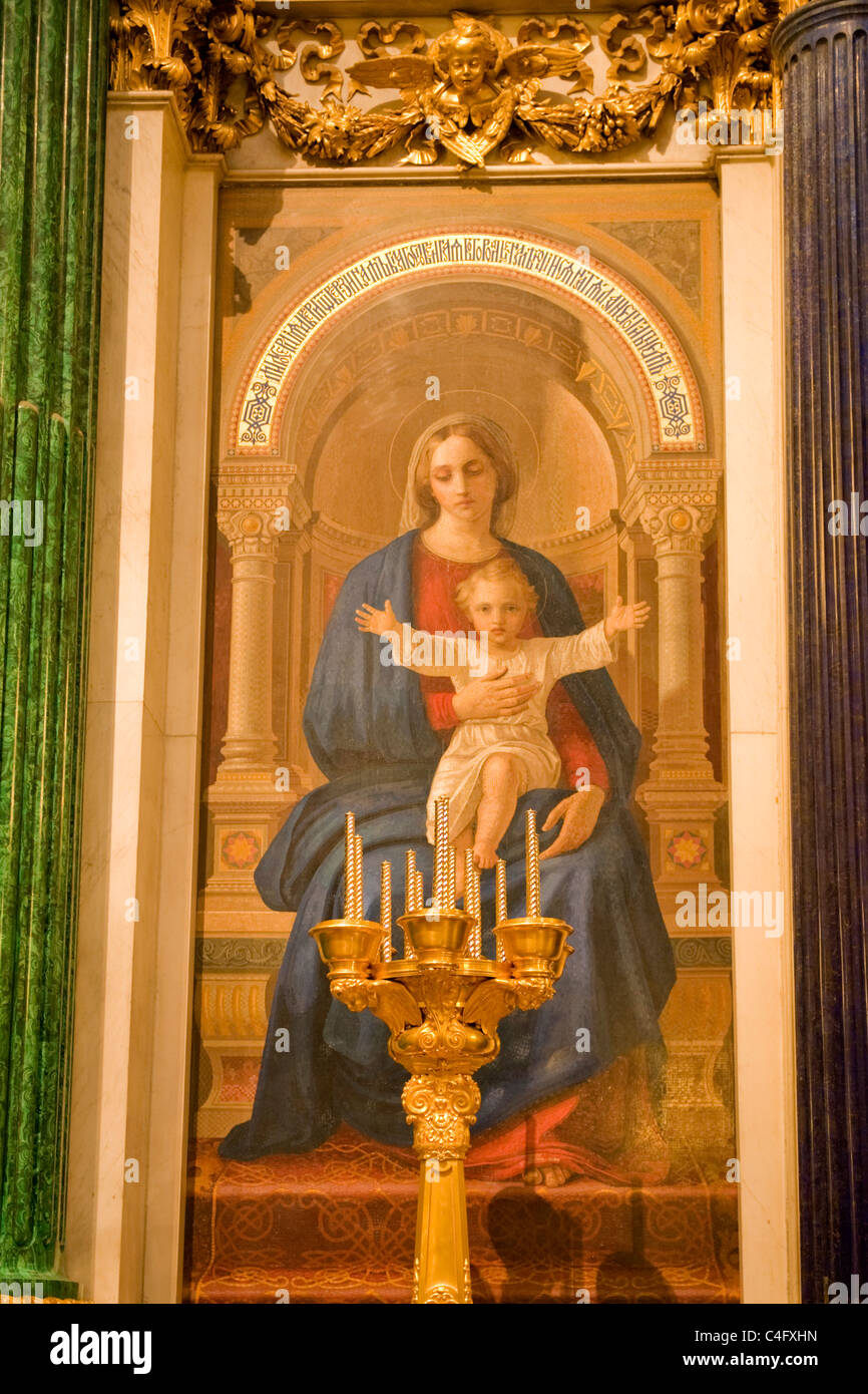 La Russia , San Pietroburgo , San Isacco Cattedrale costruita 1858 , pannello a mosaico iconostasi & malachite & lapis colonne la madre e il Bambino oro candelabro dorato Foto Stock