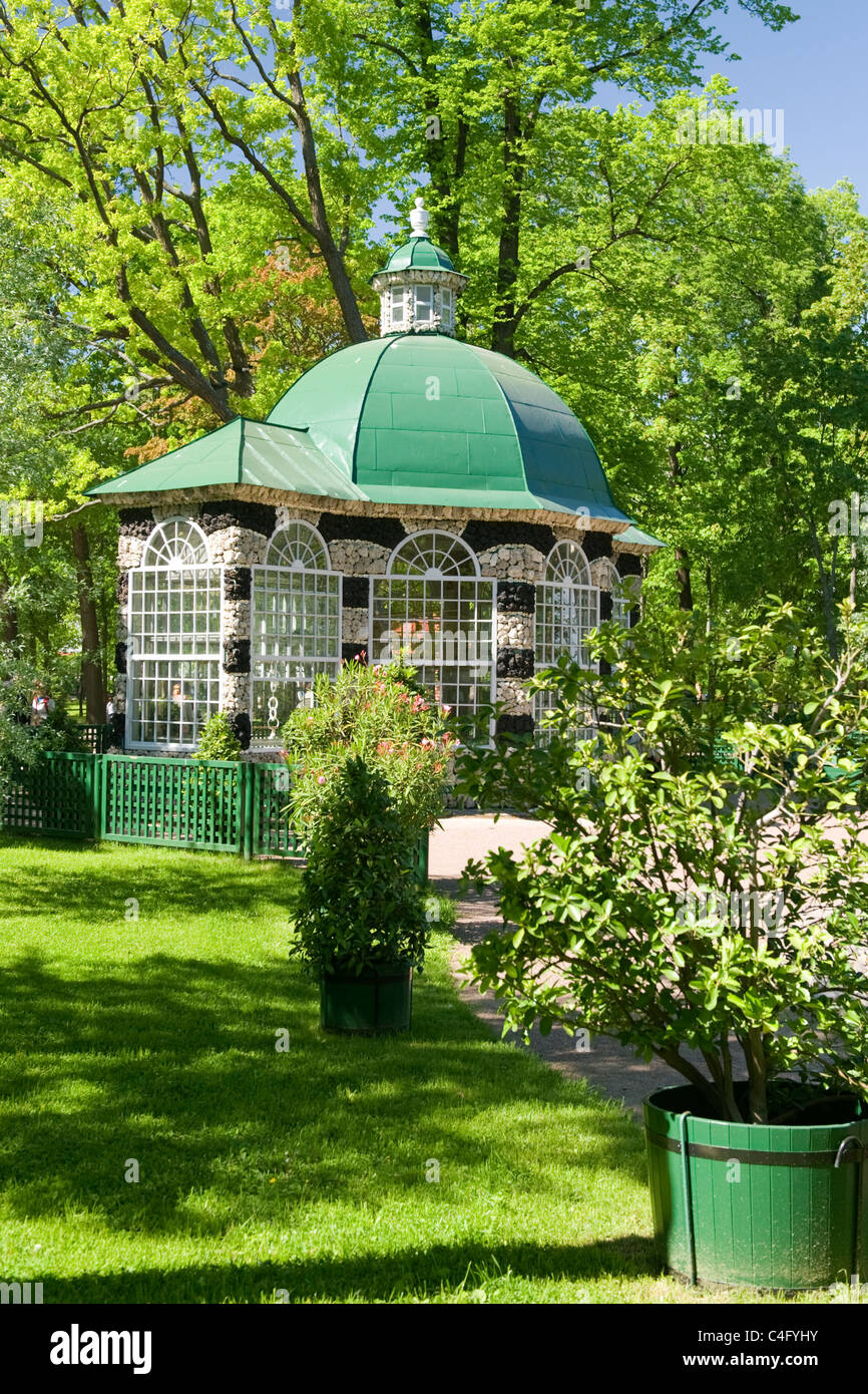 La Russia , San Pietroburgo , Peterhof , Petergof barocco , Pietro il Grande Palazzo costruito 1721 voliera dal Serraglio Piscina Foto Stock