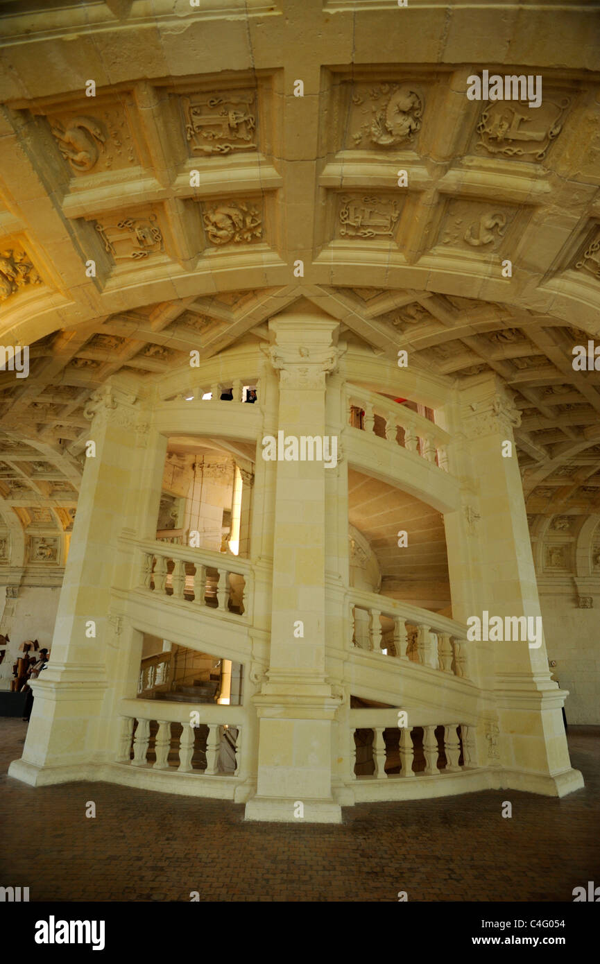 Francia, Valle della Loira, castello di Chambord, scalinata Foto Stock