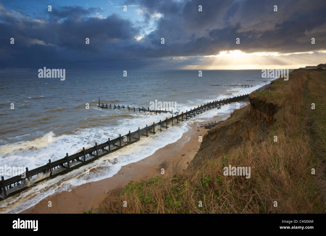 Condizioni tempestose a Corton sulla costa di Suffolk Foto Stock