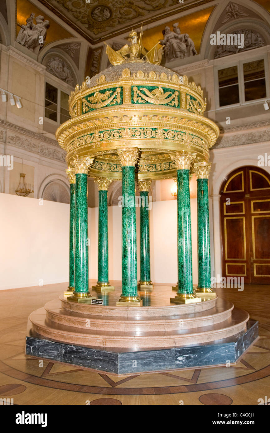 La Russia , San Pietroburgo , Museo Hermitage Winter Palace , Kiosque o round pergola con Malachite colonne o pilastri Foto Stock