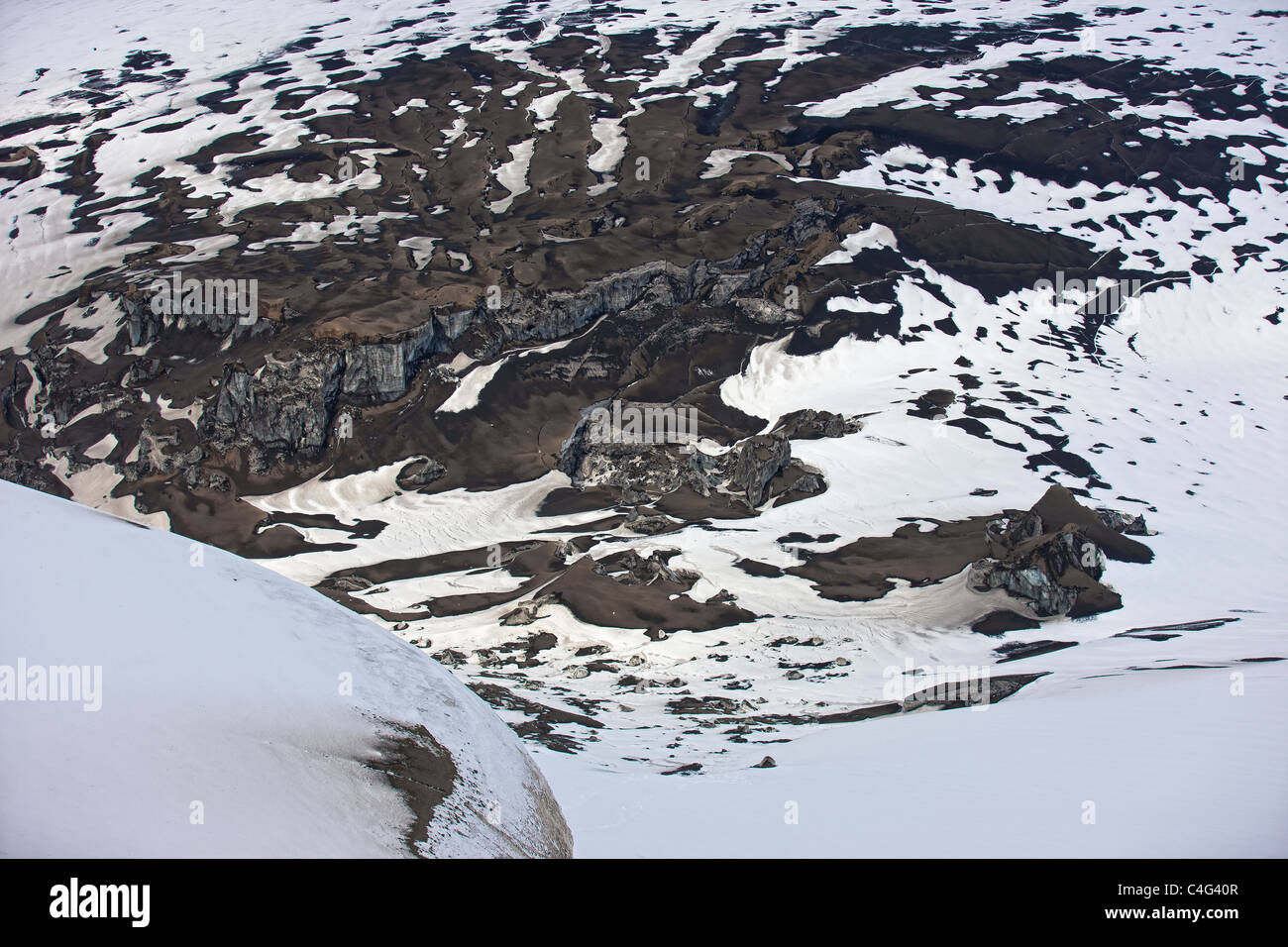 La caduta di cenere e neve dal cratere, Grimsvotn eruzione vulcanica, Islanda Foto Stock