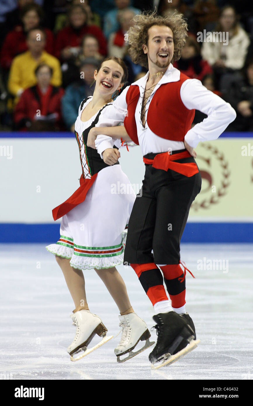 Allie Hann-McCurdy e Micheal Coreno competere a 2010 BMO Skate Canada Pattinaggio di Figura campionati a John Labatt Centre. Foto Stock