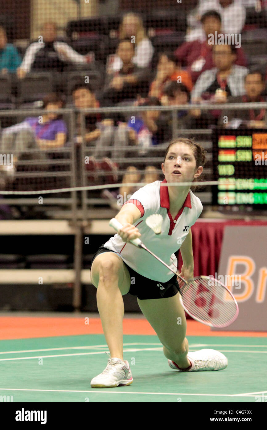 Heather Olver di Inghilterra durante il doppio femminile Round 1 del Li-Ning Singapore Open 2011 Foto Stock