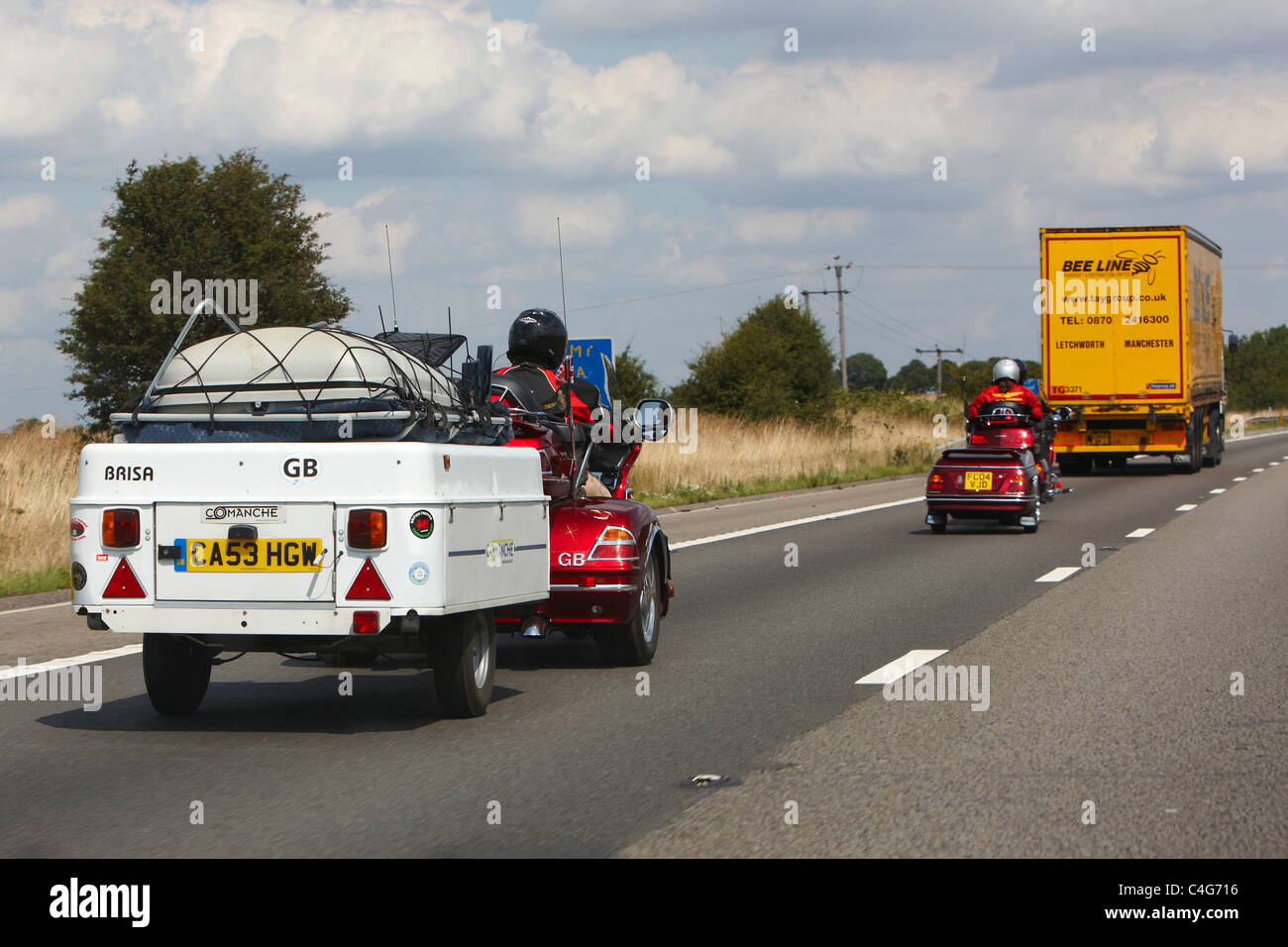 Tre Wheeler moto con rimorchio per bagagli in autostrada Foto Stock