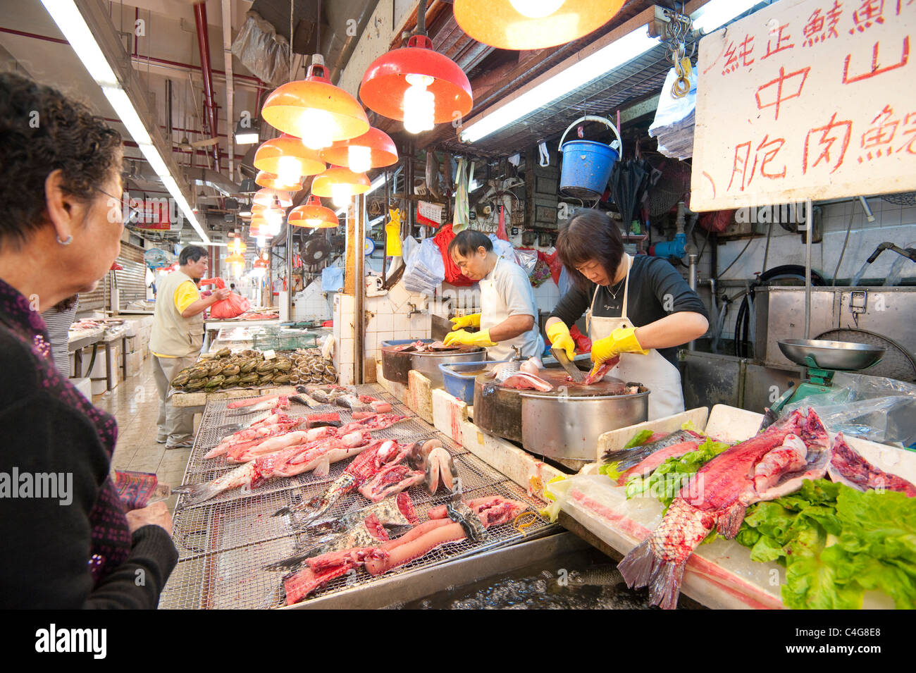 Mercato coperto del pesce in Mongkok area di mercato della Penisola di Kowloon, Hong Kong. Foto Stock