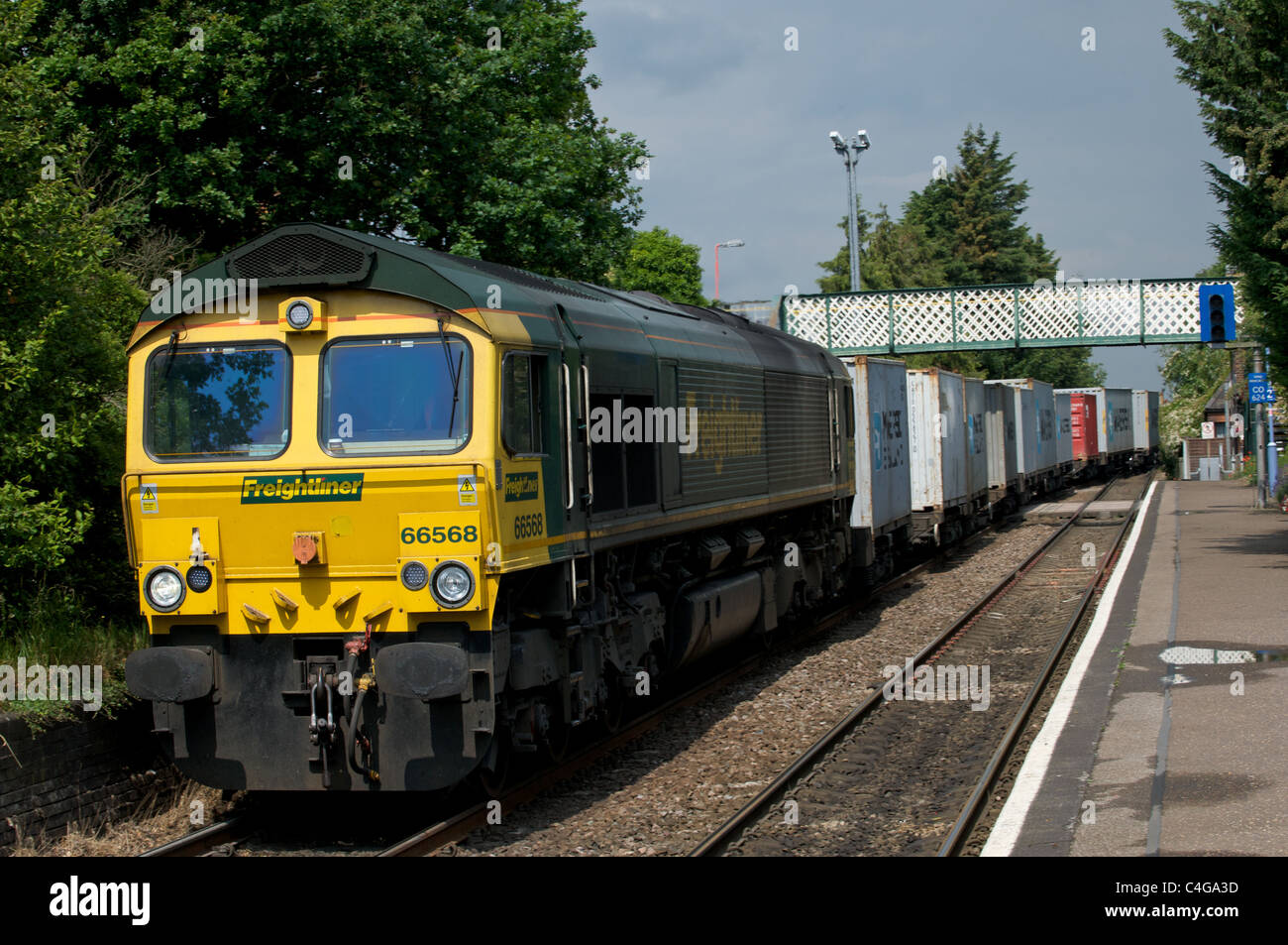 Treno merci tracce di commutazione sul Ipswich al porto di Felixstowe linea di diramazione. Foto Stock