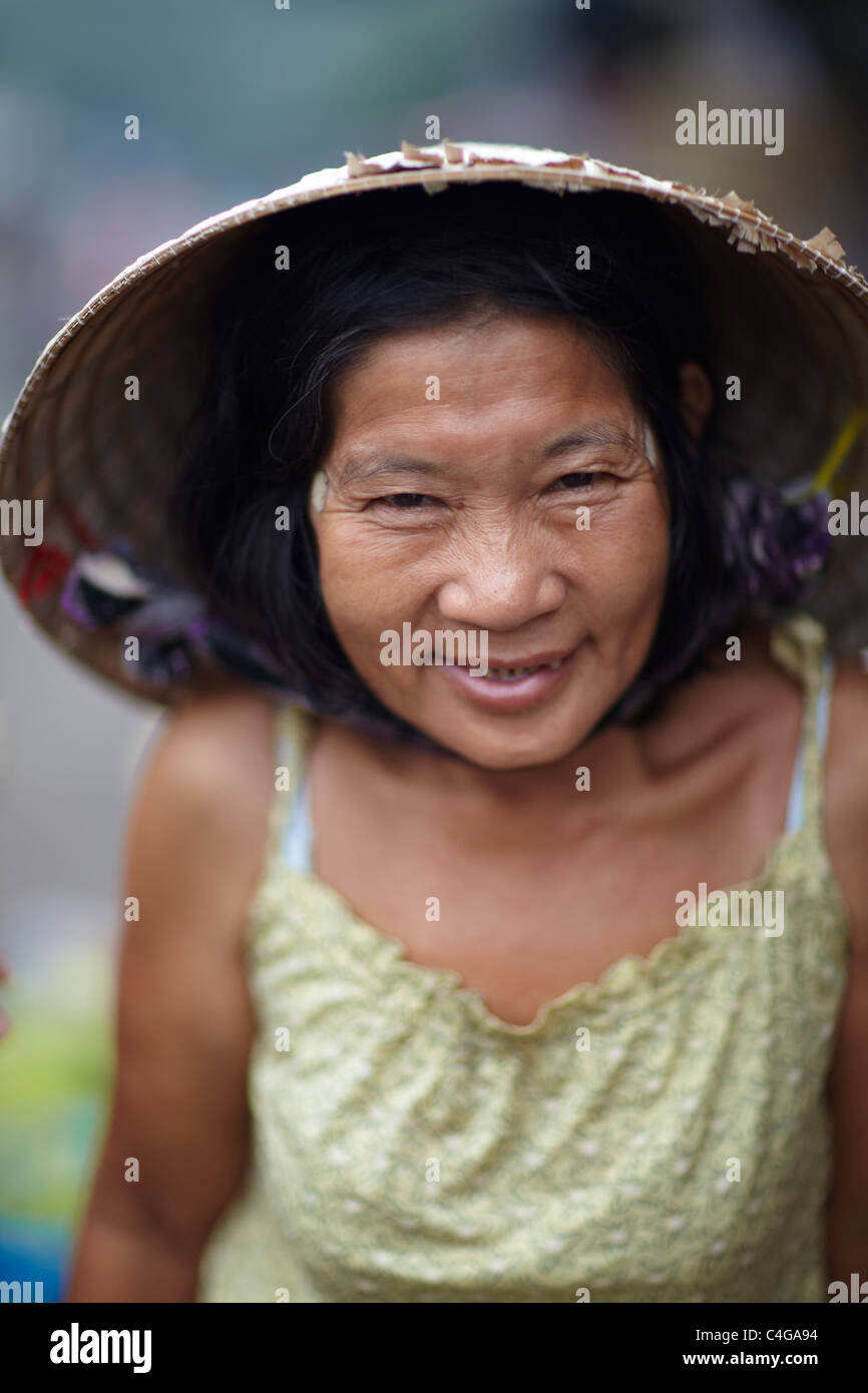 Una donna nel mercato di My Tho, Delta del Mekong, Vietnam Foto Stock