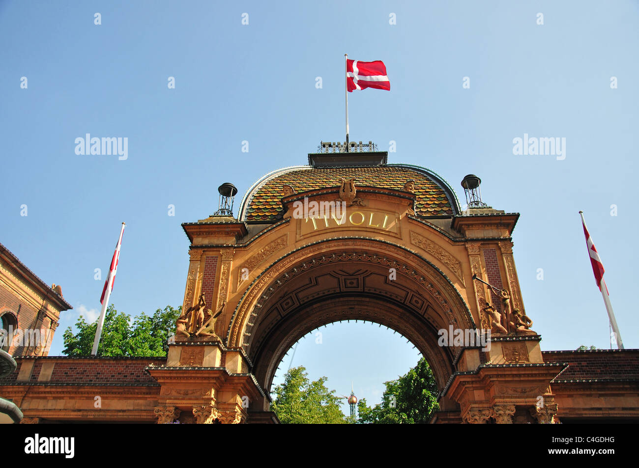 Ingresso principale ai Giardini di Tivoli, Copenhagen (Kobenhavn), Regno di Danimarca Foto Stock