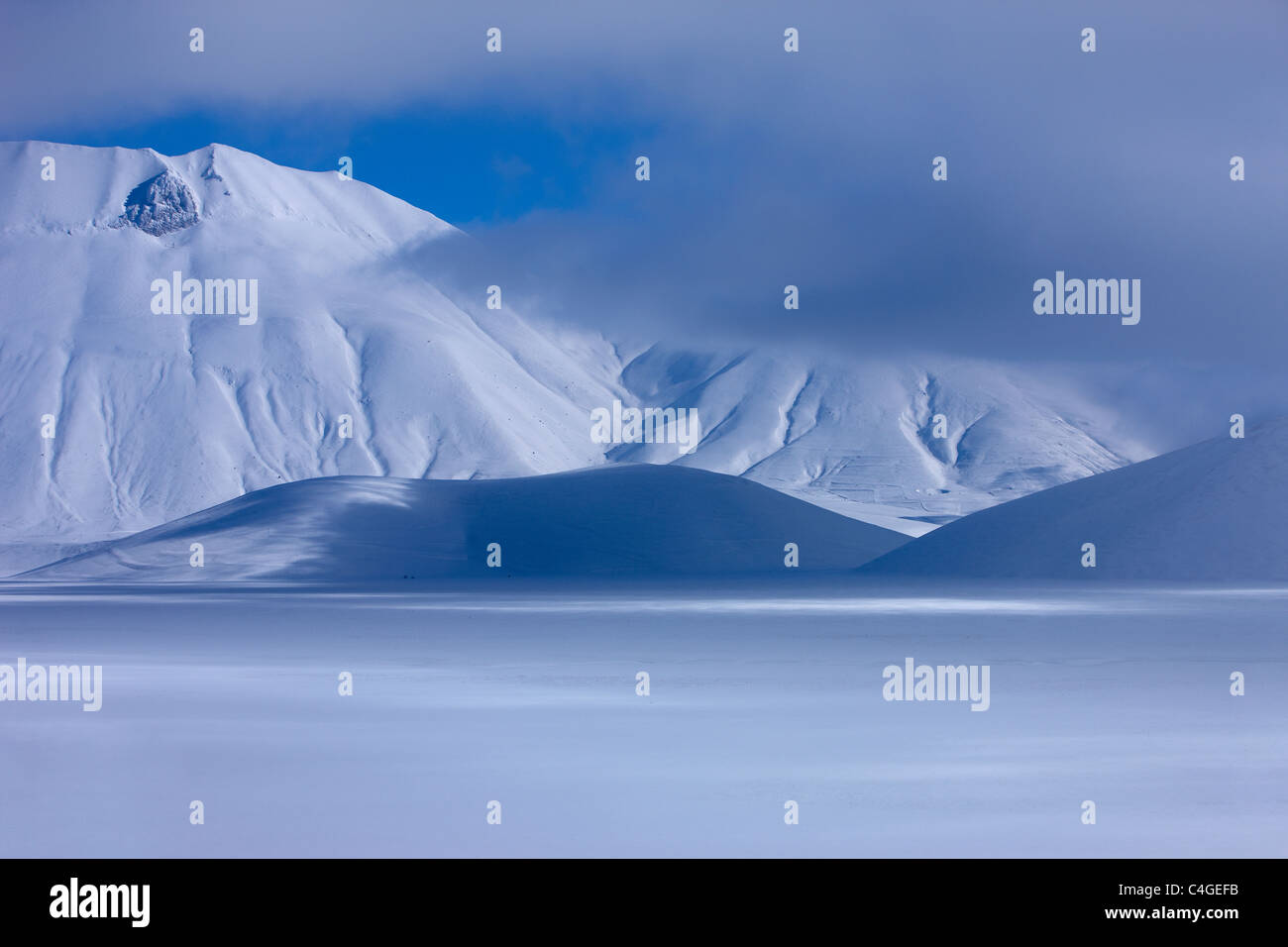 Il Piano Grande in inverno, Parco Nazionale dei Monti Sibillini, Umbria, Italia Foto Stock