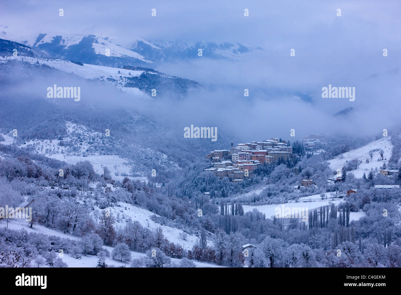 Preci in inverno, Valnerina, Parco Nazionale dei Monti Sibillini, Umbria, Italia Foto Stock