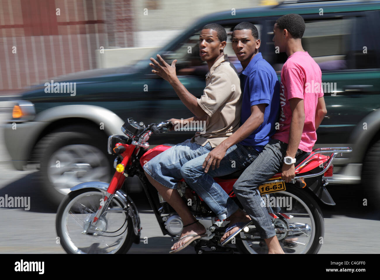 Santo Domingo Repubblica Dominicana, Bajos de Haina, moto taxi, taxi,  motoconcho, trasporto pubblico, alternativa, self-service, Hispani Foto  stock - Alamy