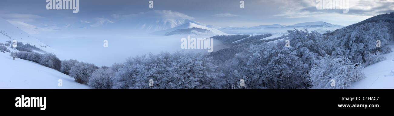 Il Piano Grande in inverno, Parco Nazionale dei Monti Sibillini, Umbria, Italia Foto Stock