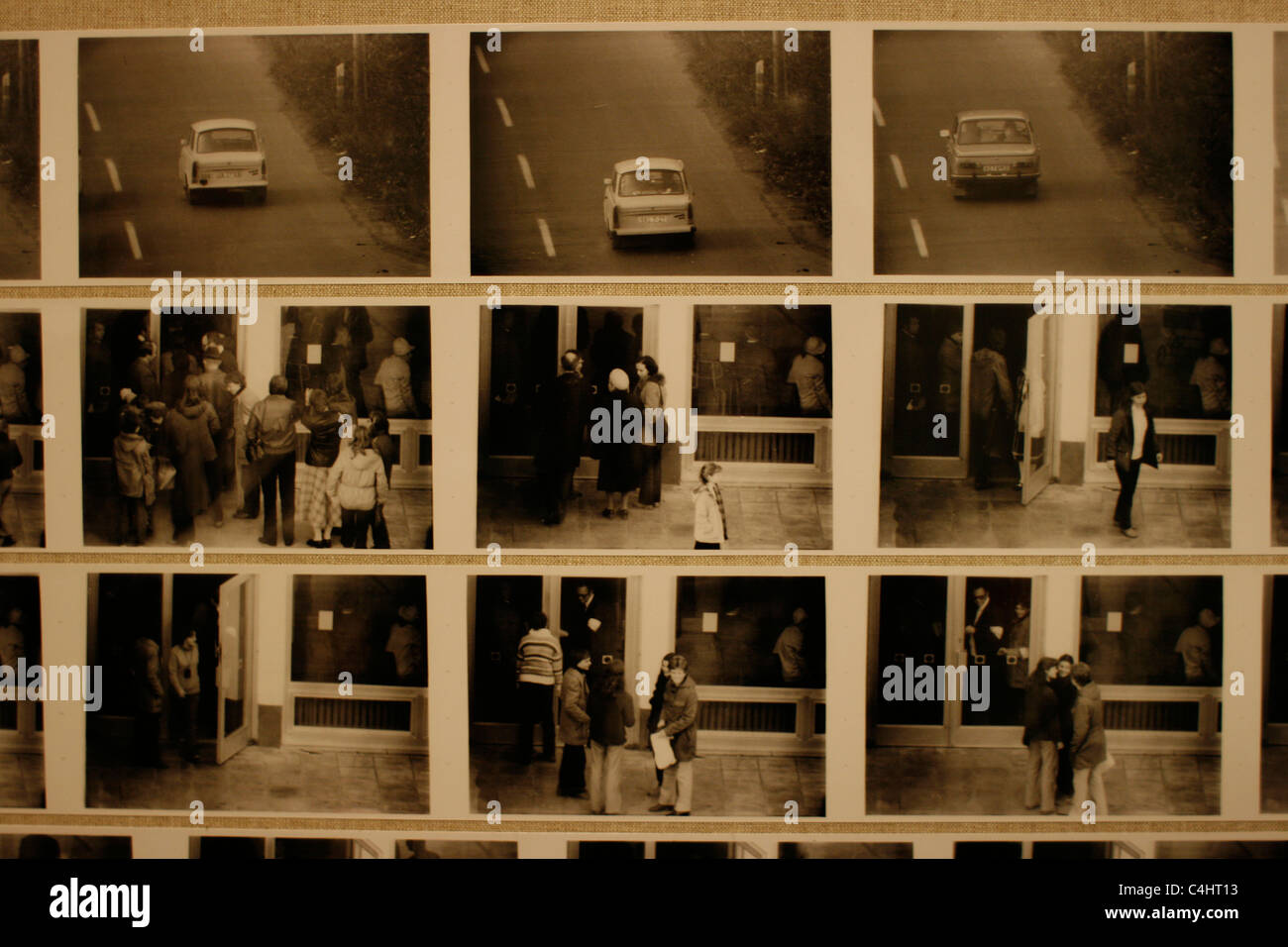 Spy storica foto del ministero per la sicurezza dello Stato" ( Stasi ) visualizzati nel "Runde Ecke" Memorial Museum di Lipsia. Foto Stock