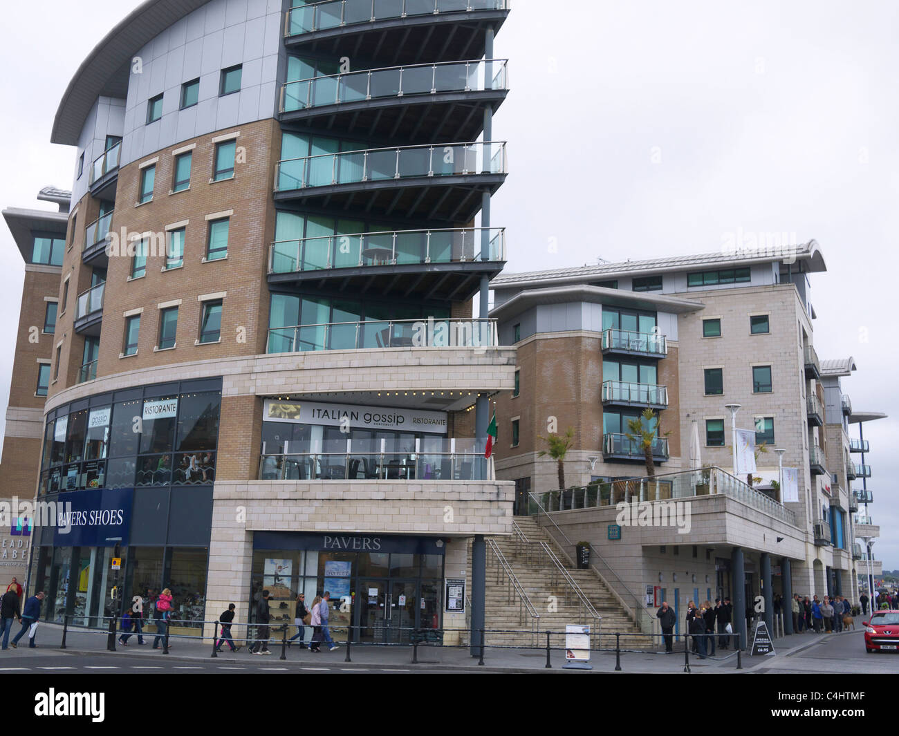 Moderni edifici lungo il porto di Poole REGNO UNITO Foto Stock