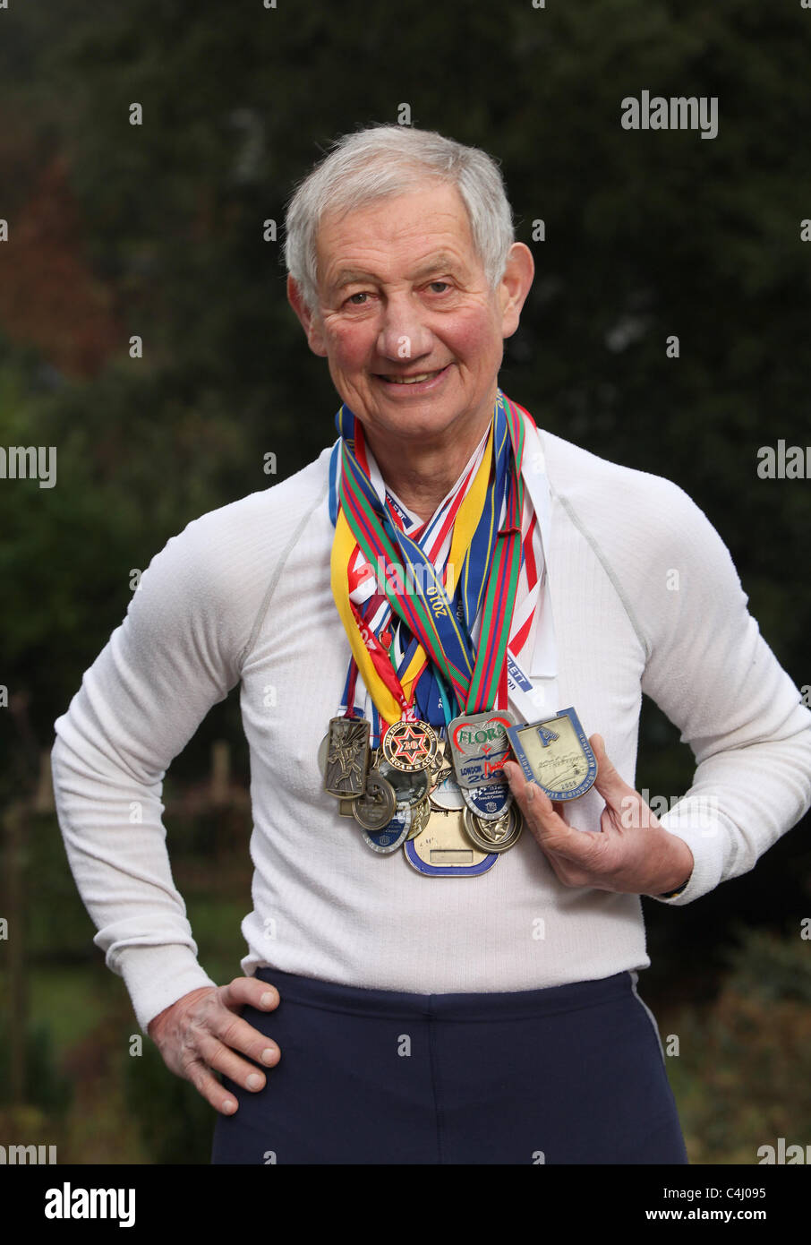 Graham Brooks 78 Chi è il più antico concorrente nel 2011 Brighton mezza maratona. Foto di James Boardman. Foto Stock