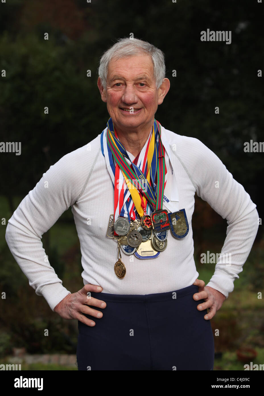 Graham Brooks 78 Chi è il più antico concorrente nel 2011 Brighton mezza maratona. Foto di James Boardman. Foto Stock