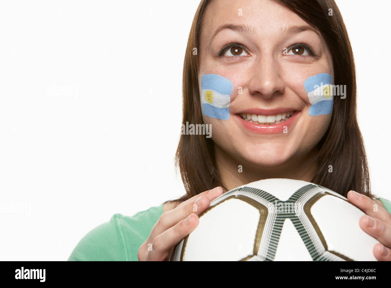 Femmina giovane tifoso di calcio con la bandiera argentina dipinta sul viso Foto Stock