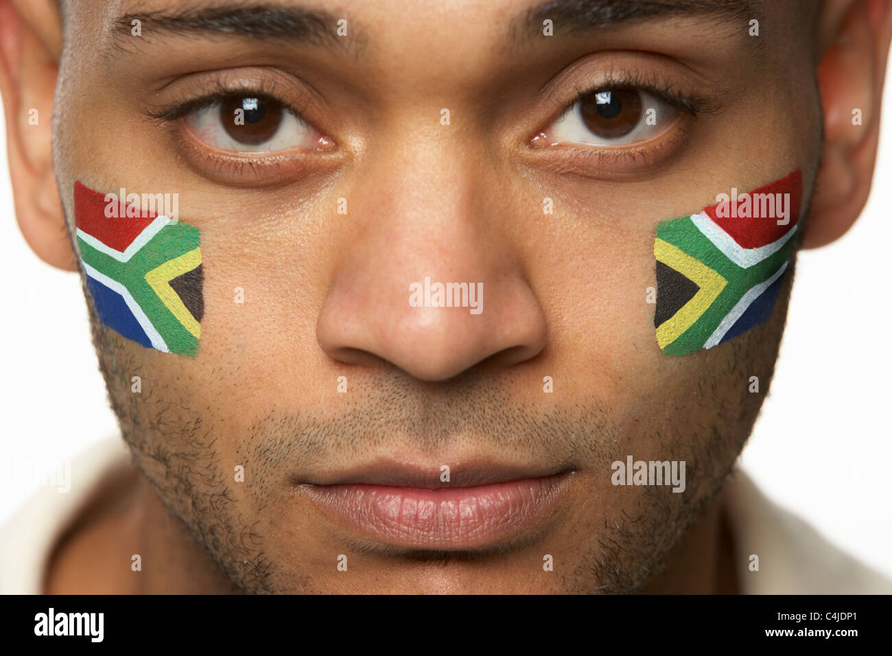 Deluso maschi giovani appassionati di sport con il Sud Africa bandiera dipinta sul viso Foto Stock