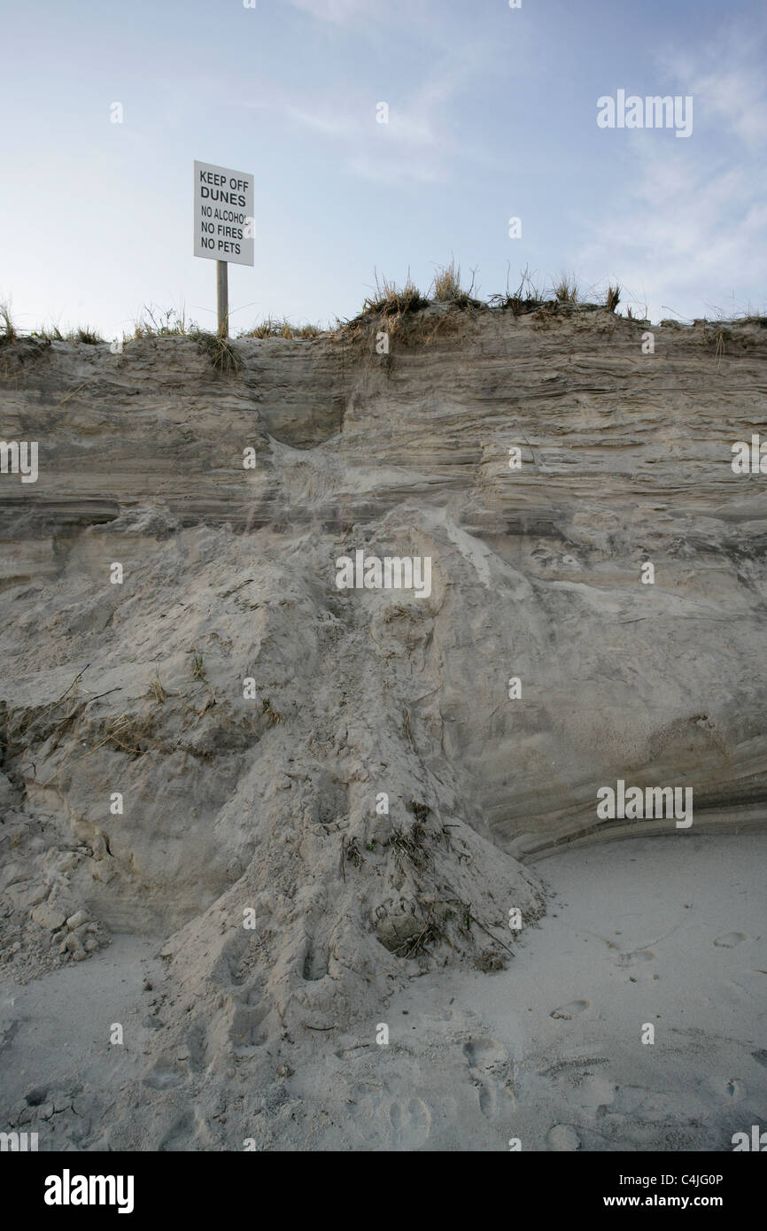 La spiaggia e le dune eroso dopo un'N'o' Pasqua su Long Island south shore a inizio 2011. NY, STATI UNITI D'AMERICA Foto Stock