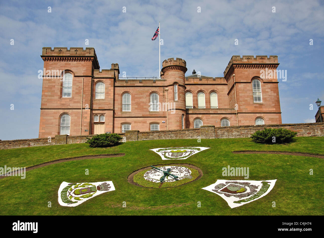 Inverness Castle Mostra orologio floreale, Castle Hill, Inverness, Highland, Scotland, Regno Unito Foto Stock