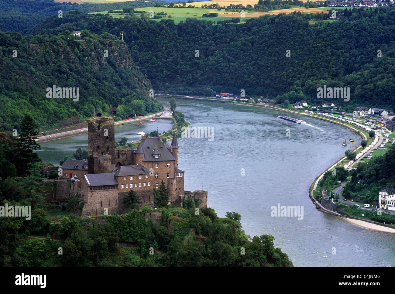 Loreley, fiume Reno, Germania castello Katz concerto open air palcoscenico su collina fiaba donna su pietra in fiume pericoloso curva senso unico luci acqua Foto Stock