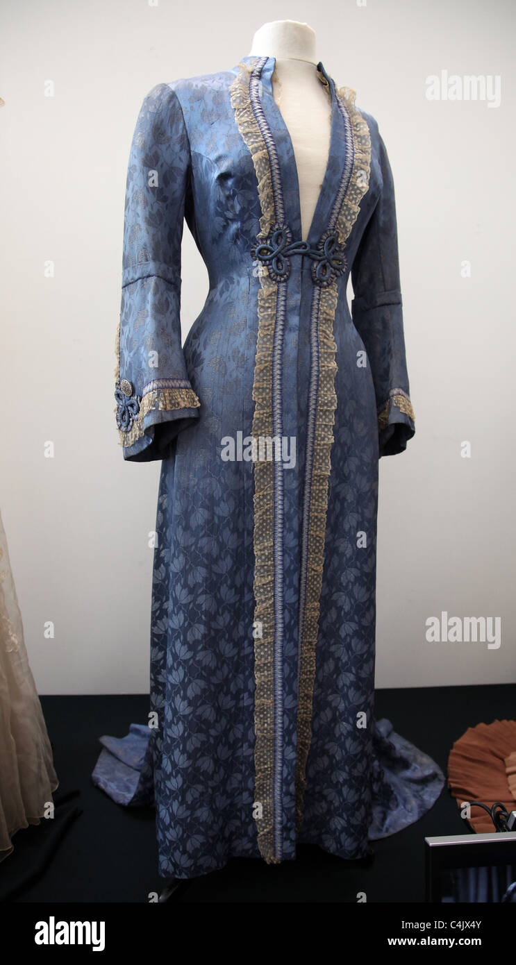 INGRID BERGMAN vestito da GASLIGHT Debbie Reynolds memorabilia di HOLLYWOOD AUCTION PREVIEW BEVERLY HILLS LOS ANGELES CALIFORNIA Foto Stock
