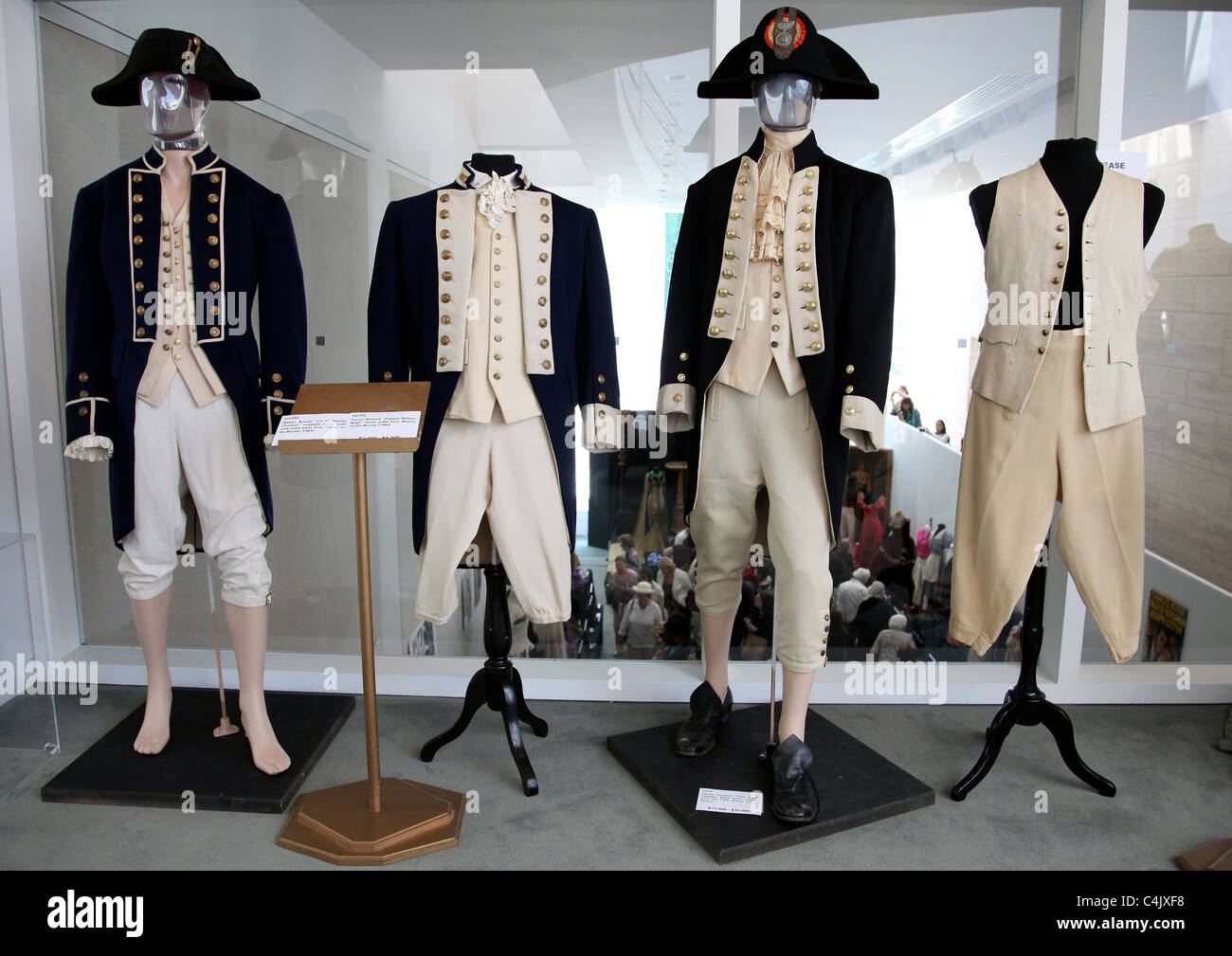 L'ammutinamento del Bounty uniformi Debbie Reynolds memorabilia di HOLLYWOOD AUCTION PREVIEW BEVERLY HILLS LOS ANGELES CALIFORNIA USA Foto Stock