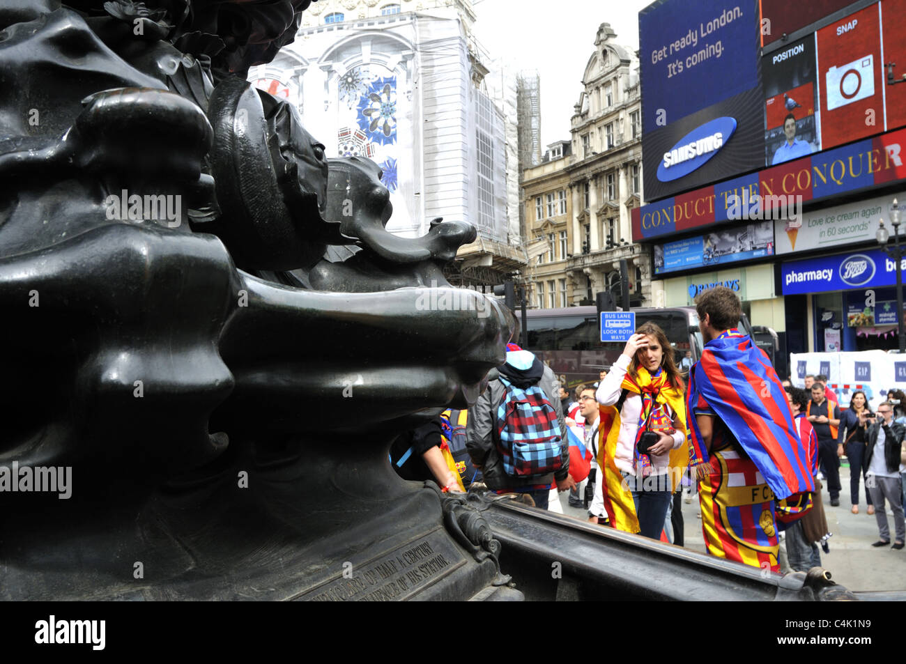 FC Barcelona football supporters in Piccadilly Circus, Londra, prima che il campione europeo di club" finale di coppa. Foto Stock