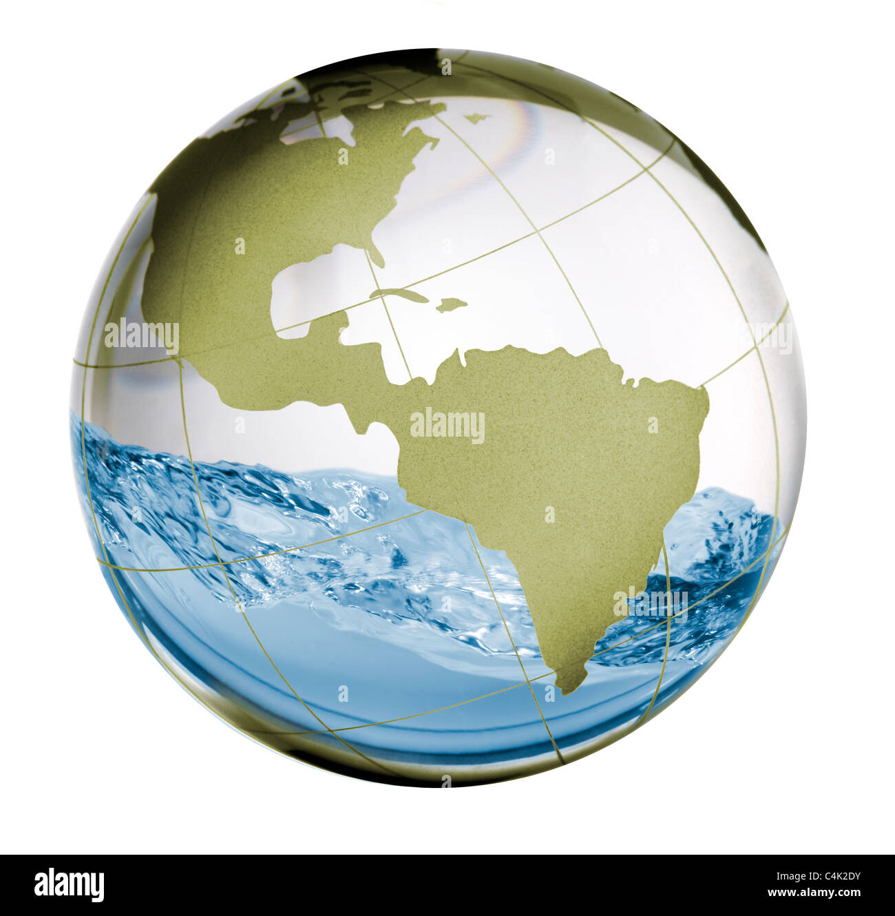 Cancellare un globo di vetro con acqua fanghiglia all'interno raffigurante la massa di acqua della situazione o della capacità. Foto Stock