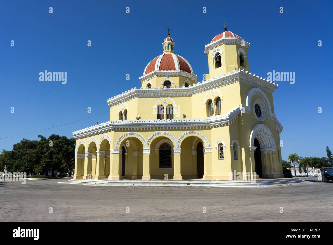 Cimitero principale cappella situata nel centro del cimitero di Colon (Cementerio de Cristóbal Colón), Havana, Cuba Foto Stock