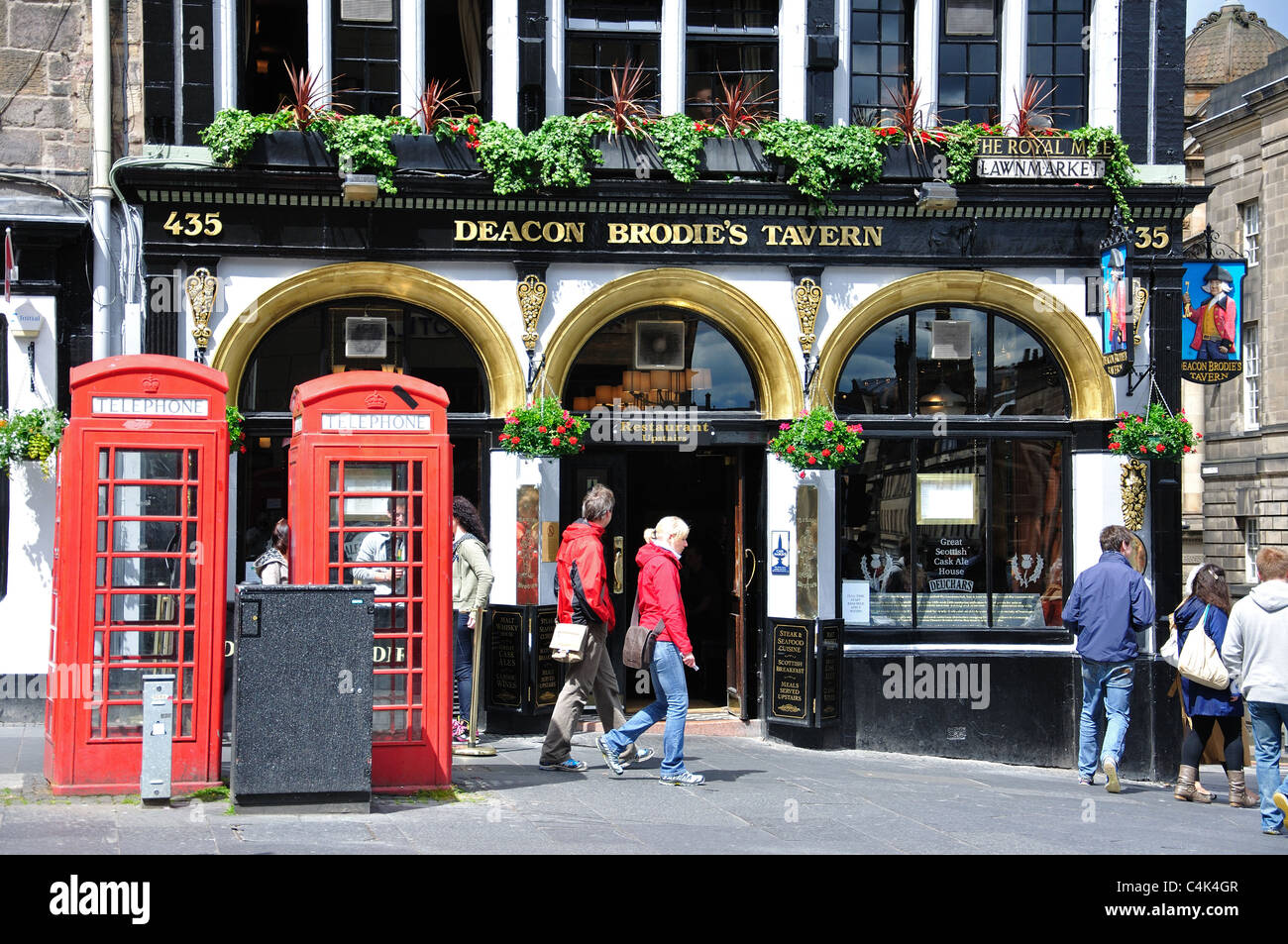 Il diacono Brodie's Tavern, Royal Mile, Città Vecchia, Edimburgo, Lothian, Scozia, Regno Unito Foto Stock