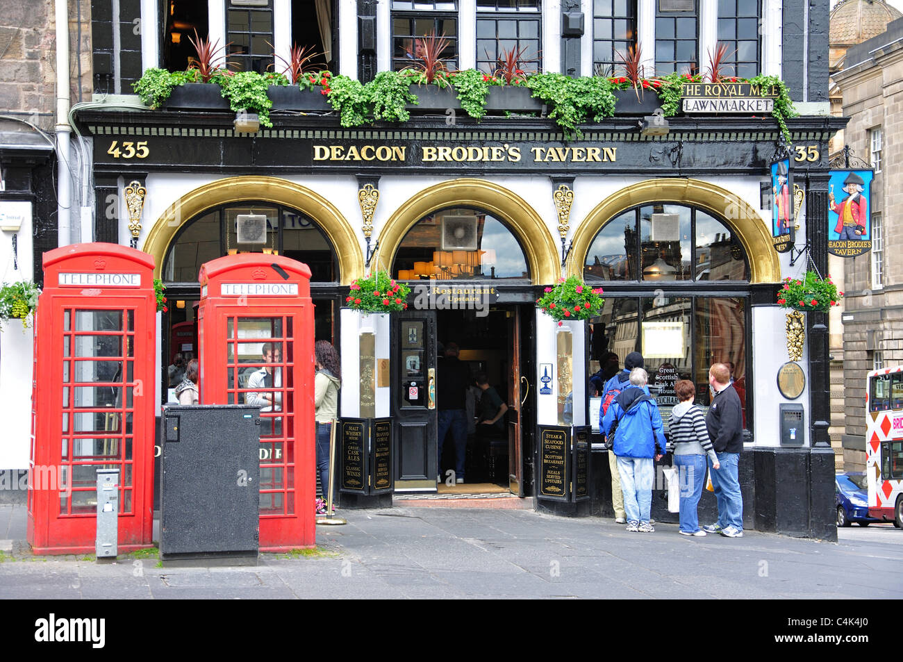 Il diacono Brodie's Tavern, Royal Mile, Città Vecchia, Edimburgo, Lothian, Scozia, Regno Unito Foto Stock