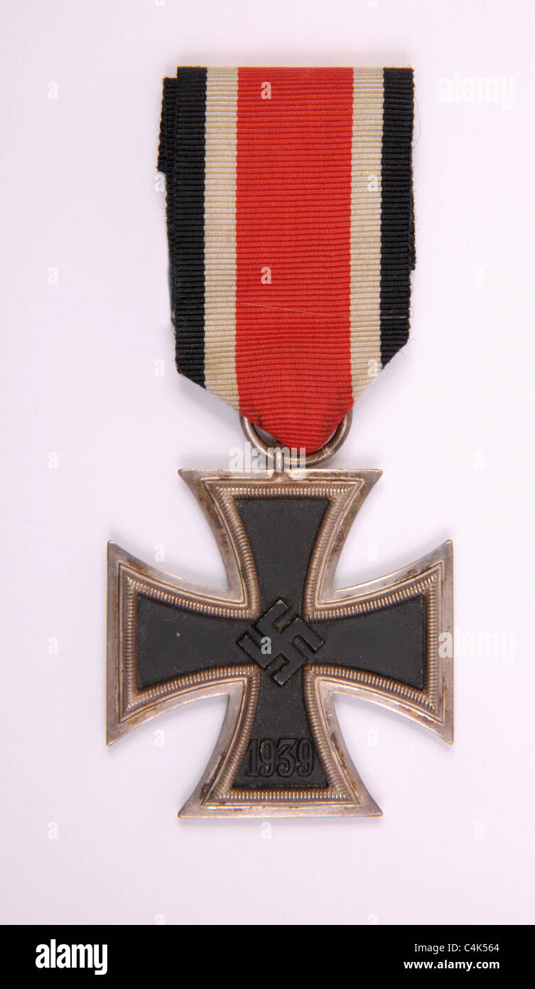 Durante la Seconda Guerra Mondiale 1939 medaglia tedesca Eisernes Kreuz 2. Klasse croce di ferro di seconda classe con nastro originale. Foto Stock