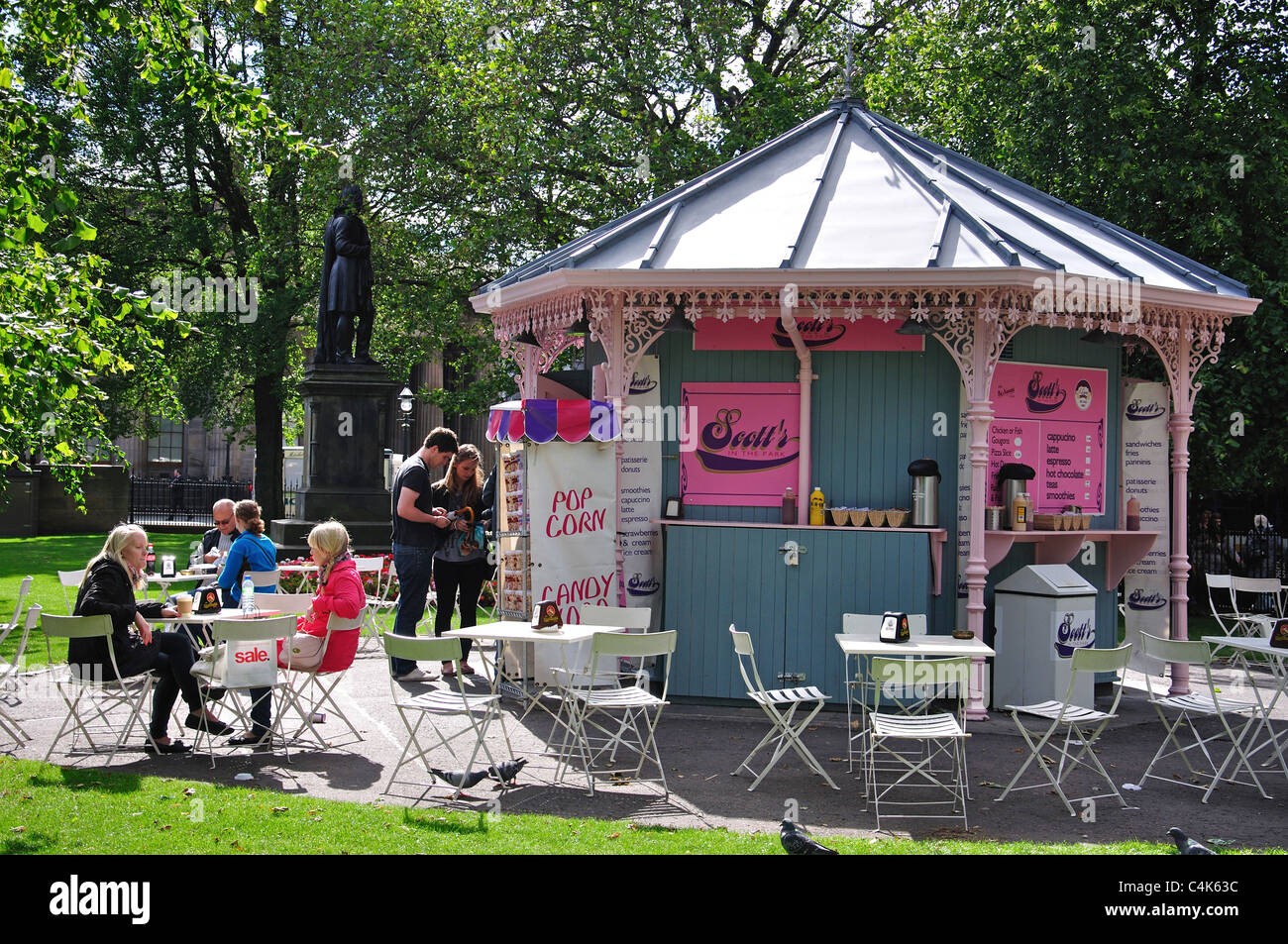 Victorian snack bar, i giardini di Princes Street, Edinburgh, Lothian, Scozia, Regno Unito Foto Stock