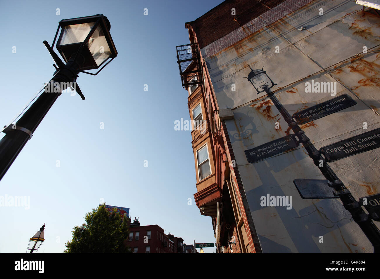 Una lampada a gas e gli edifici nel North End quartiere di Boston Foto Stock