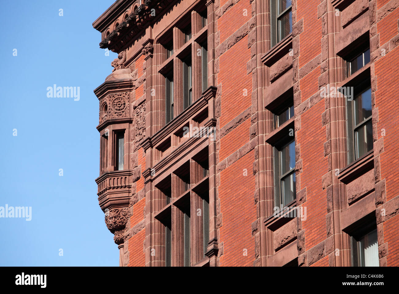 Ornati in edificio in mattoni rossi in Boston Foto Stock