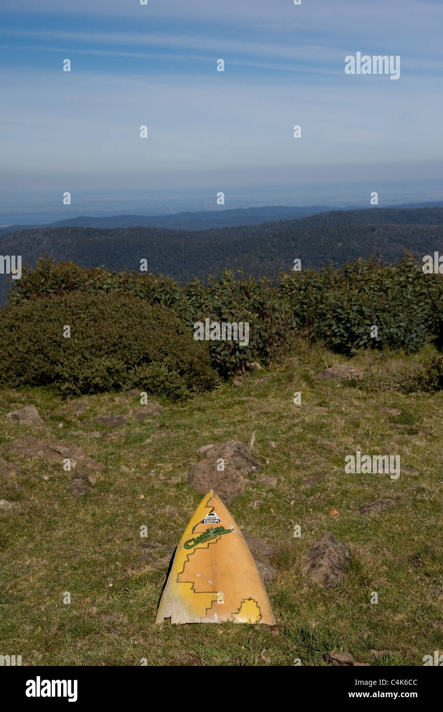 Parte di una tavola da surf in cima a una montagna Foto Stock